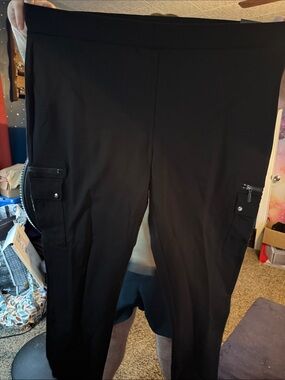 Torrid women’s black ponte cargo pants NWT size 4X (26)